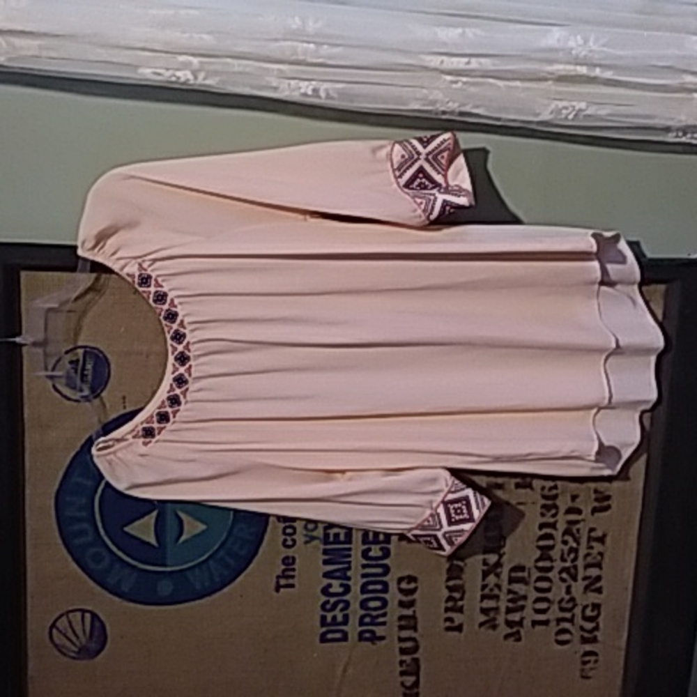 Gibson Latimer 3/4 sleeve blouse. Pretty peach, navy, red embroibery blouse.
